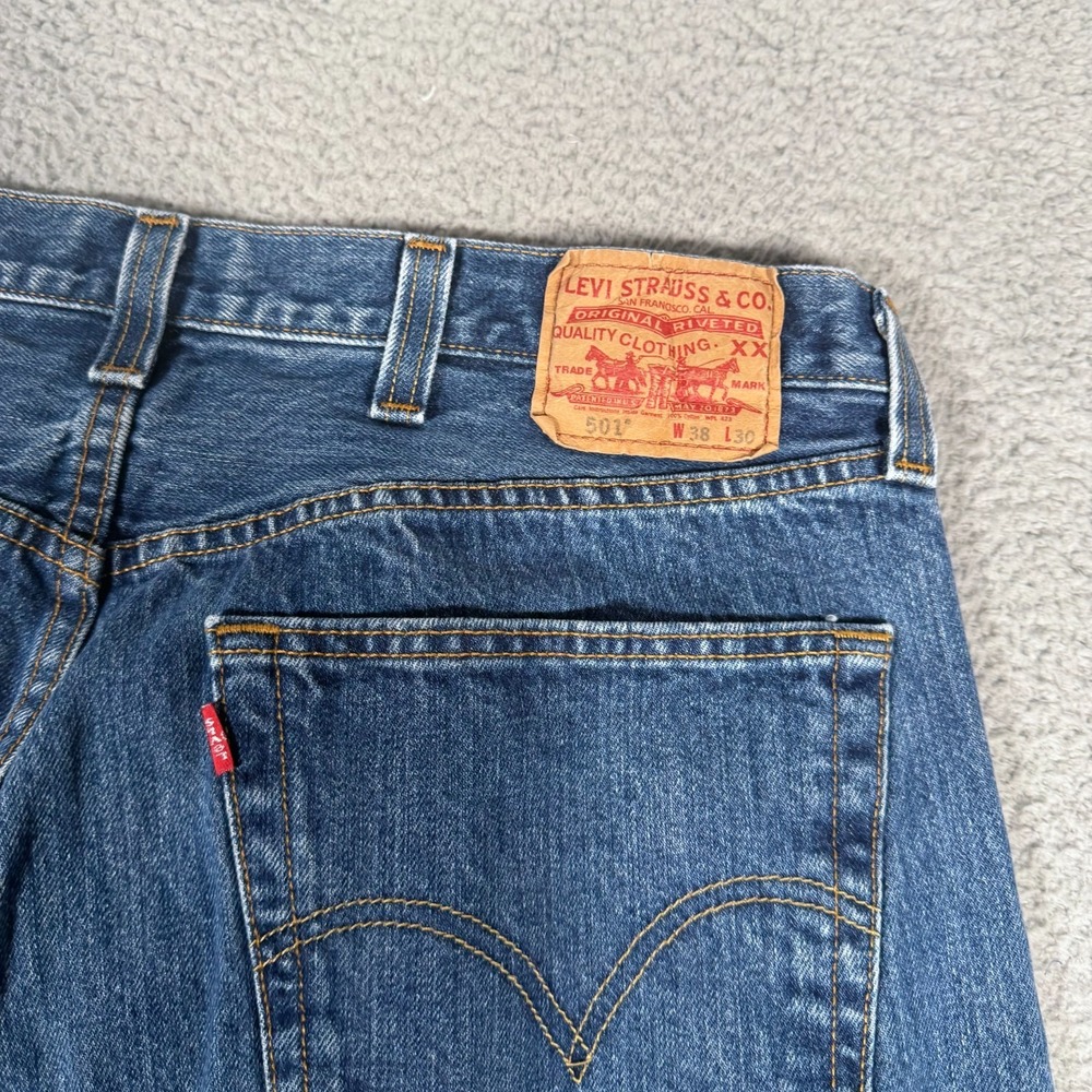 Levis Jeans Mens 38x30 (Fits 36) 501 Original Fit Straight Leg Button Fly Denim - Picture 9 of 11